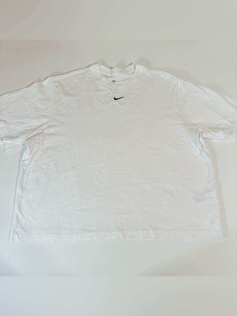 NIKE - WOMENS - CROPPED WHITE SHIRT